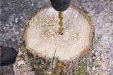 Tannenbaum selber bauen – Sockel anbohren