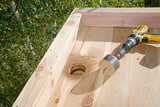 Dachbegrünung - Loch für Wasserablauf bohren
