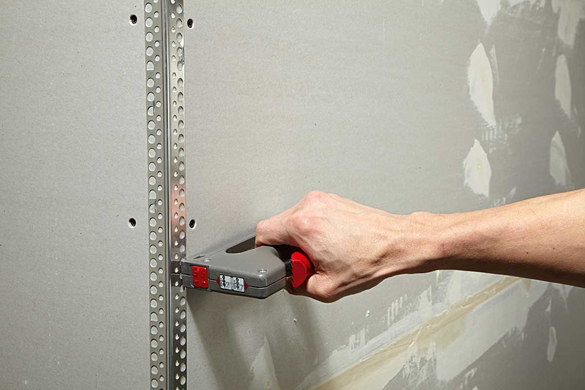 Wände spachteln – Eckschutzleisten an Außenecken