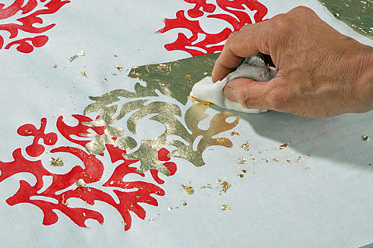 Bettkopfteil - Überreste mit Tuch entfernen