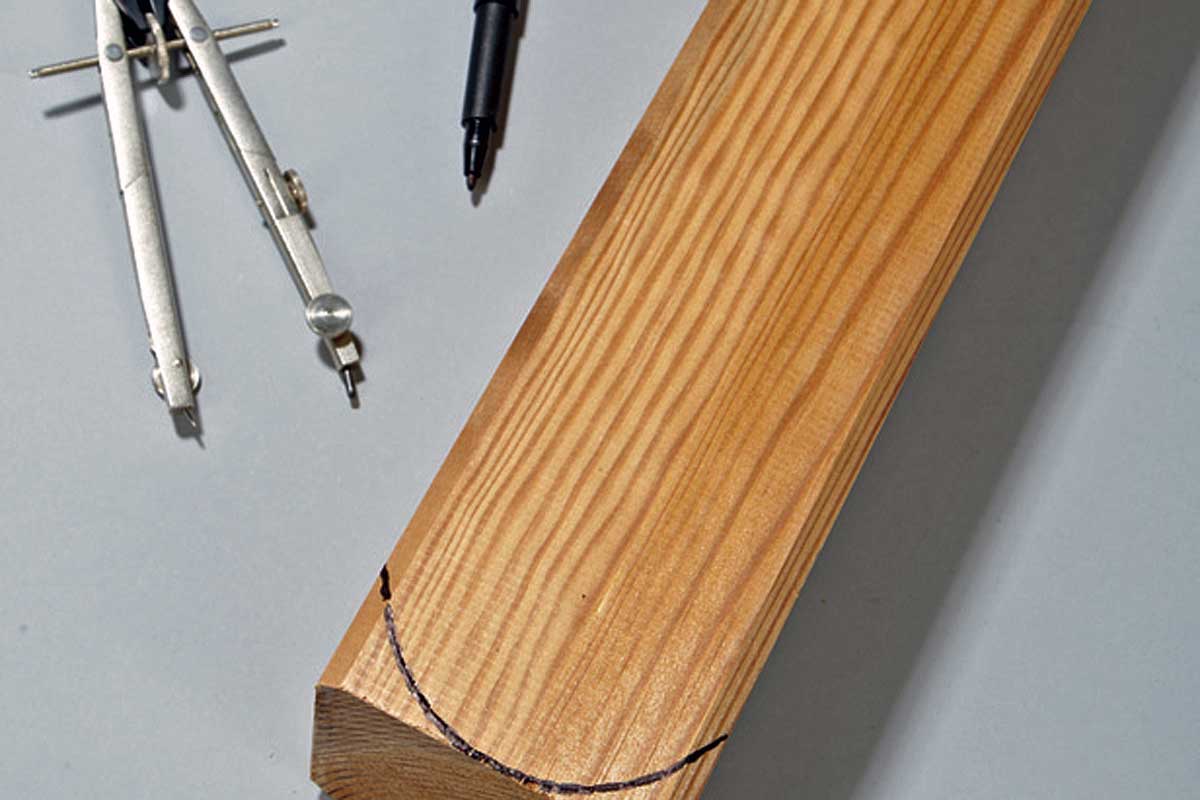 Gartenmöbel selber bauen - Rundung anzeichnen