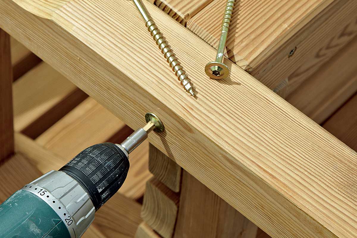 Gartenmöbel selber bauen - Verbindung verschrauben