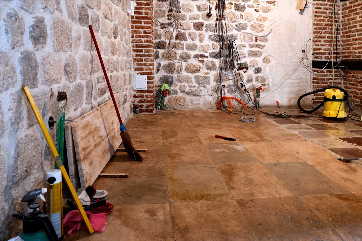 Wasserschaden-Trocknung mit Geräten