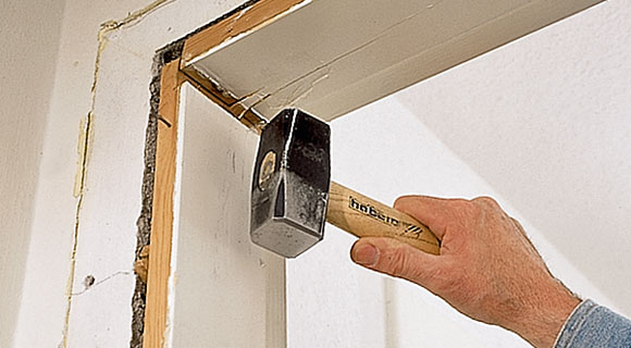 Zargensturz und Laibungshölzer lösen