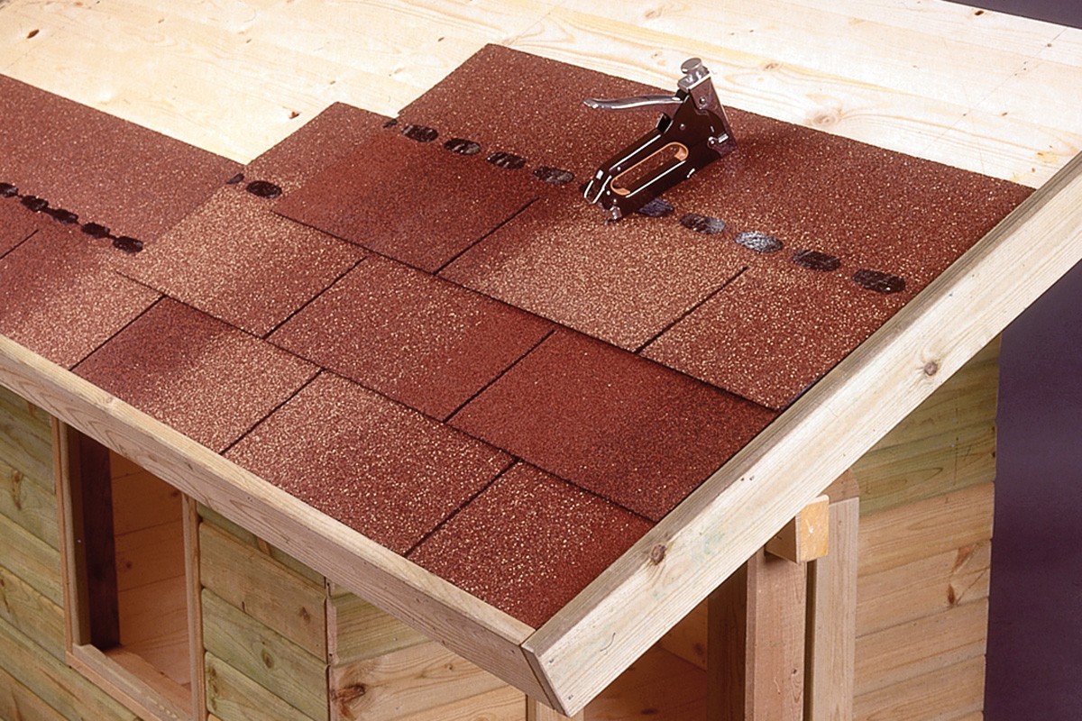 Hundehütte selber bauen - Dacheindeckung