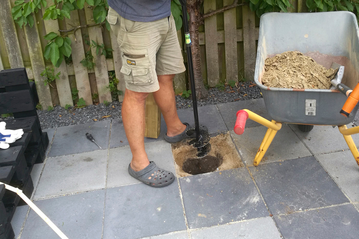 Holzpergola - Löcher ausheben