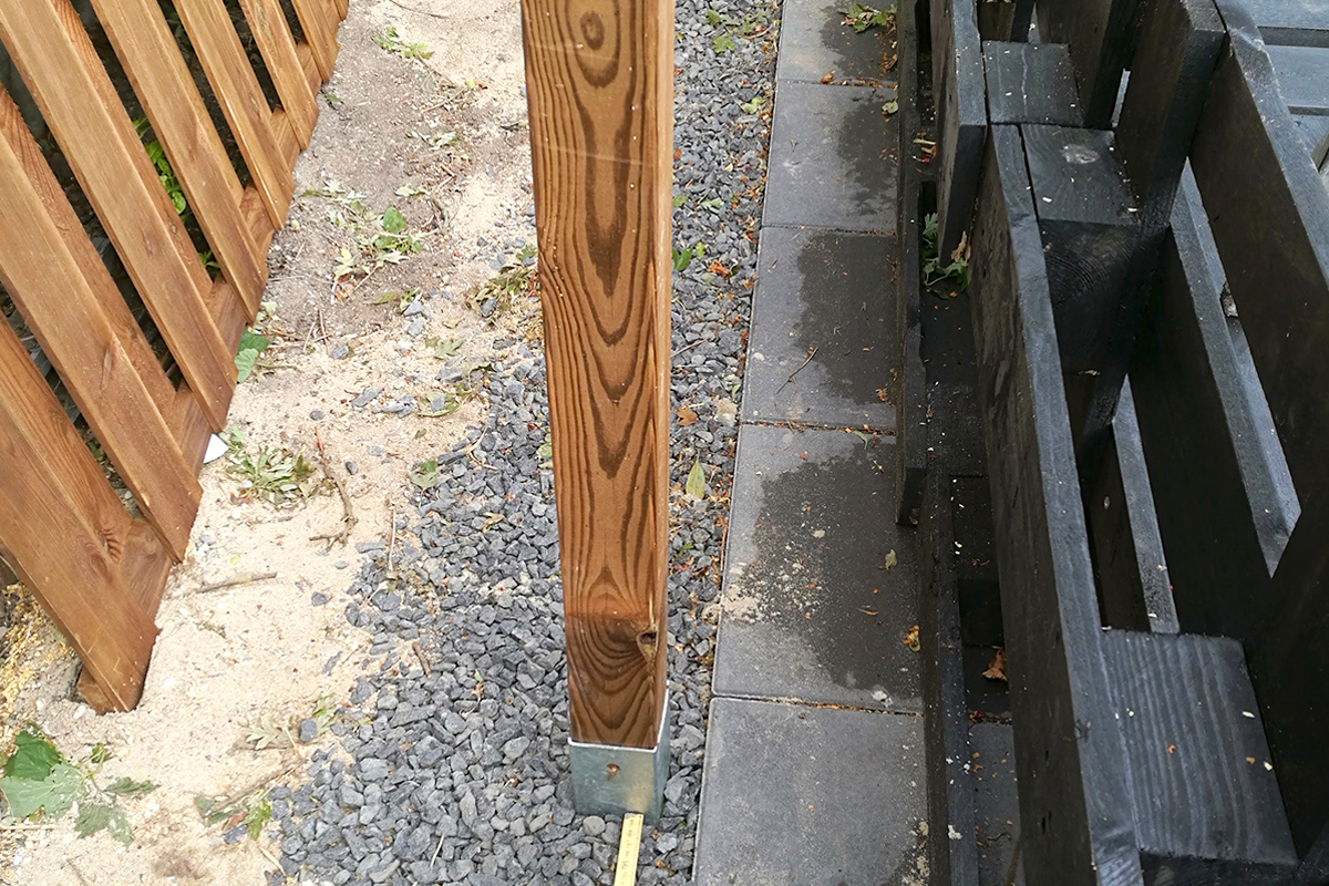 Holzpergola - Mittelpfosten verschrauben