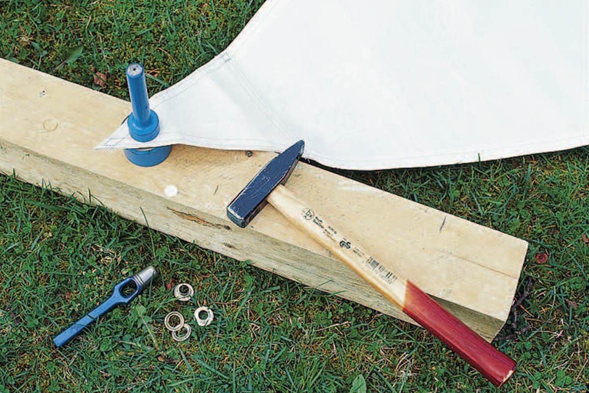 Sonnensegel als UV-Schutz - Ösenzange verwenden