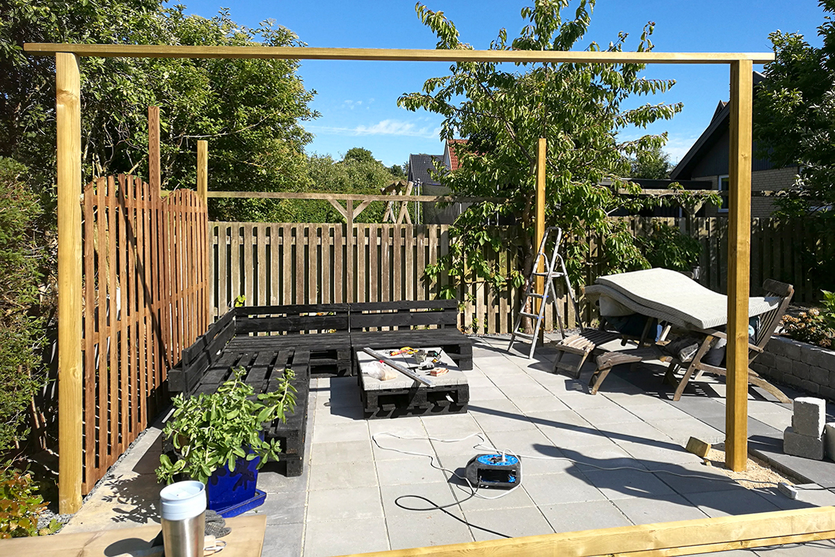 Holzpergola - Pfetten auf Eckposten legen