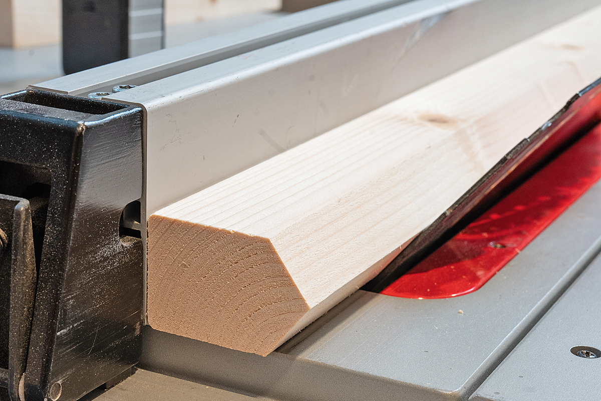 Hochbeet mit Frühbeetaufsatz - Querbalken abschrägen