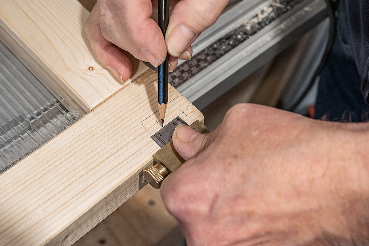 Hochbeet mit Frühbeetaufsatz - Querbalken anzeichnen