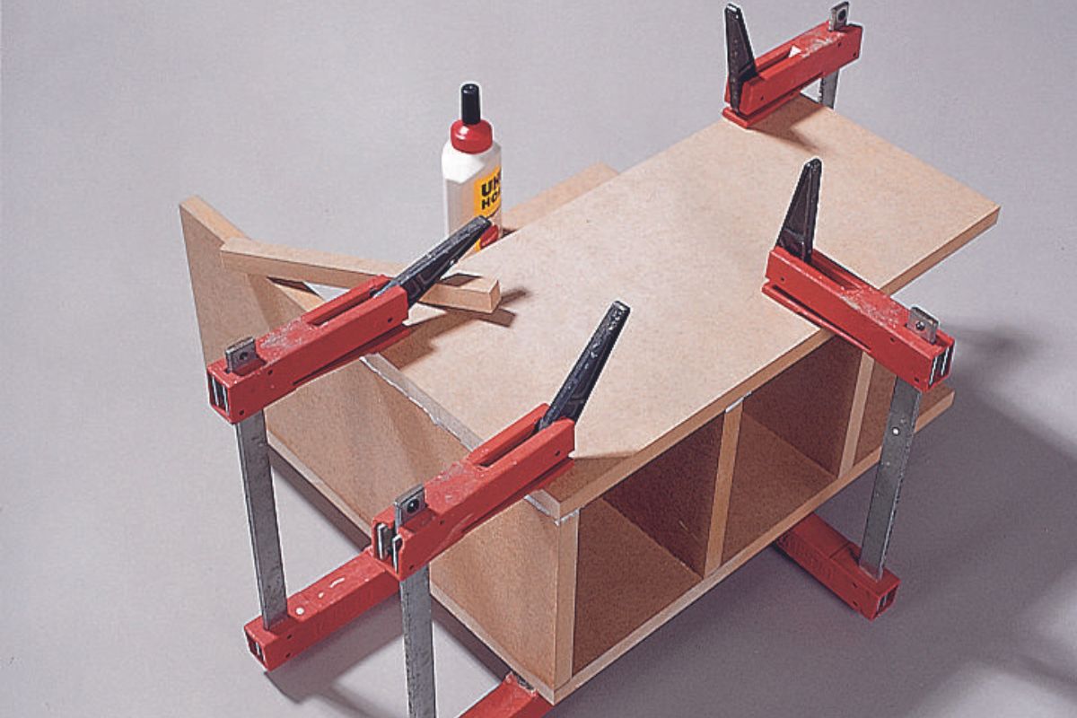 Schuhschrank selber bauen – Aufsatz verleimen