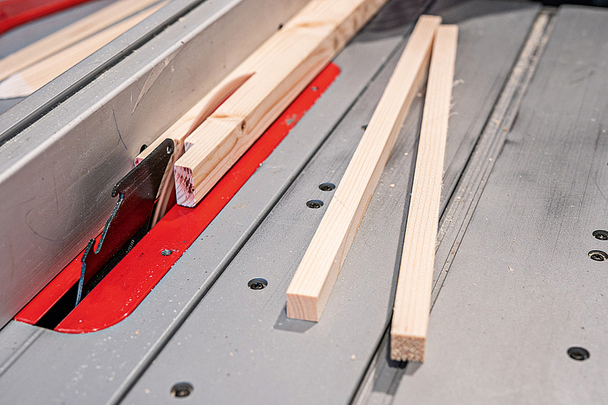 Hochbeet mit Frühbeetaufsatz - Stützleisten zuschneiden