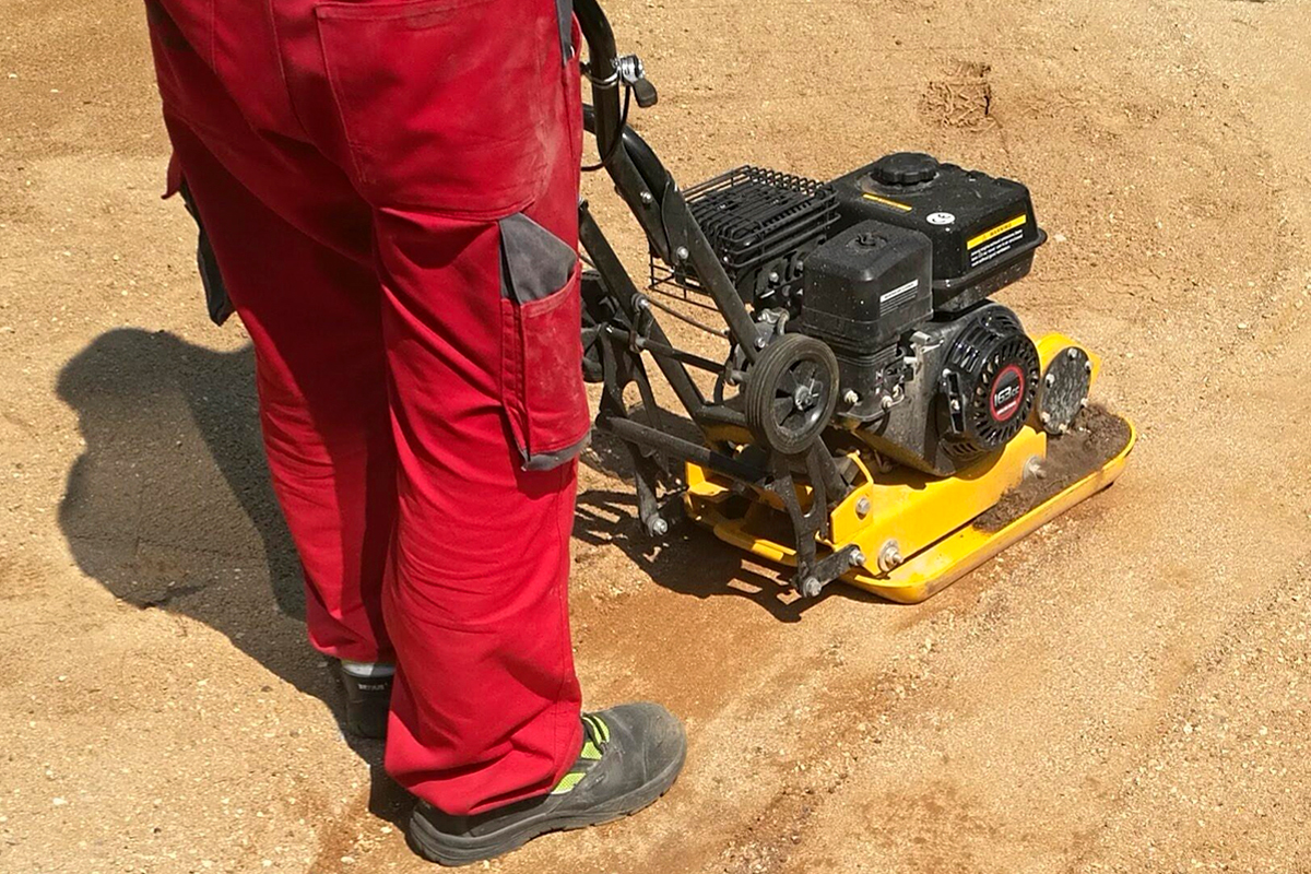 Steinterrasse - Tragschicht verdichten