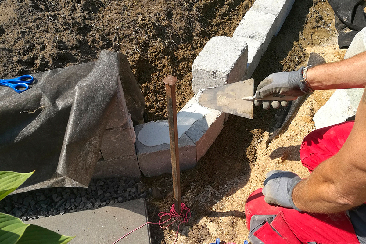 Steinterrasse - weitere Steinreihen setzen