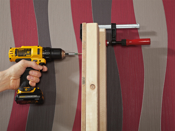 Abstandhalter festschrauben