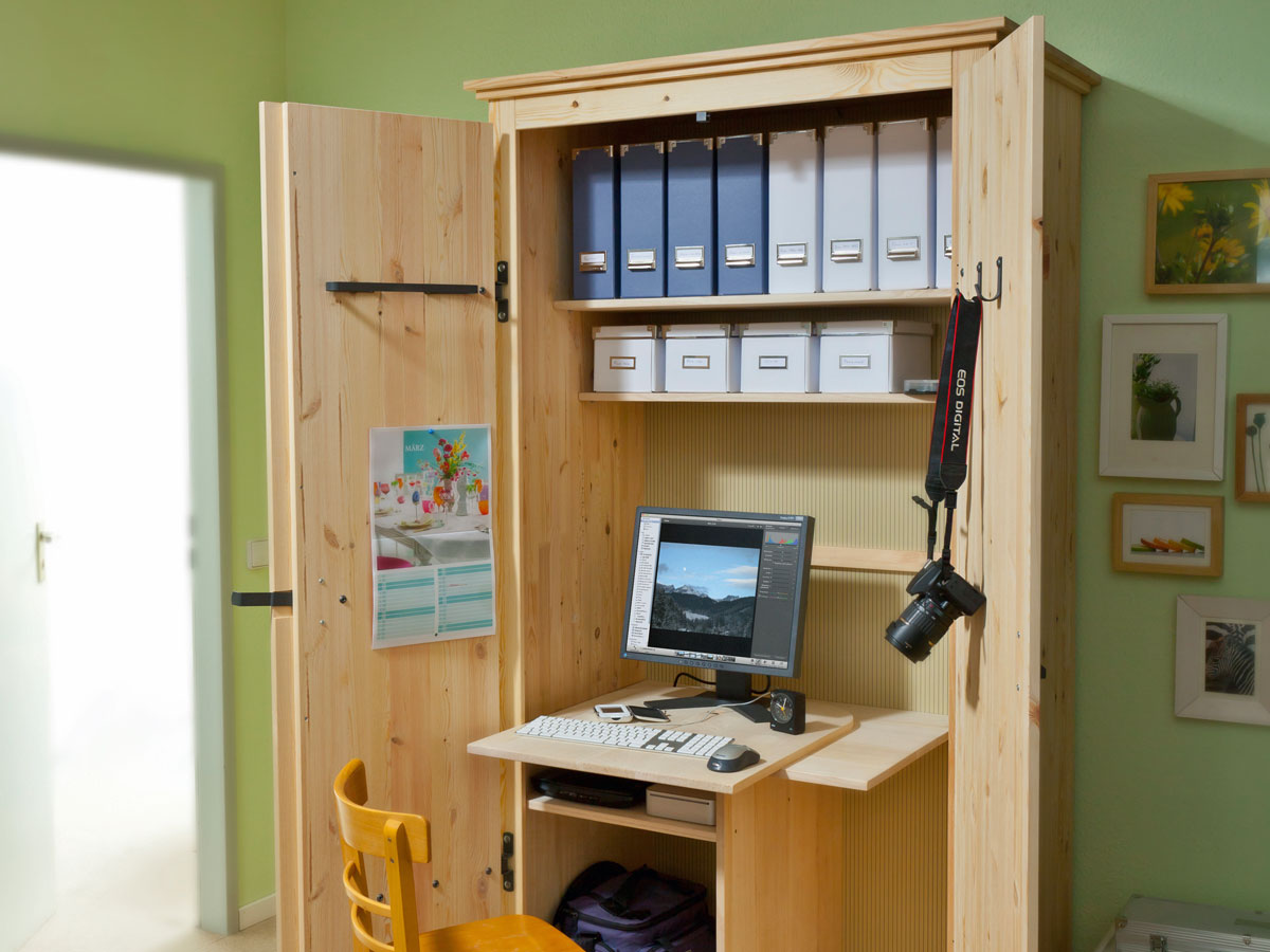 Arbeitsplatz im Schrank