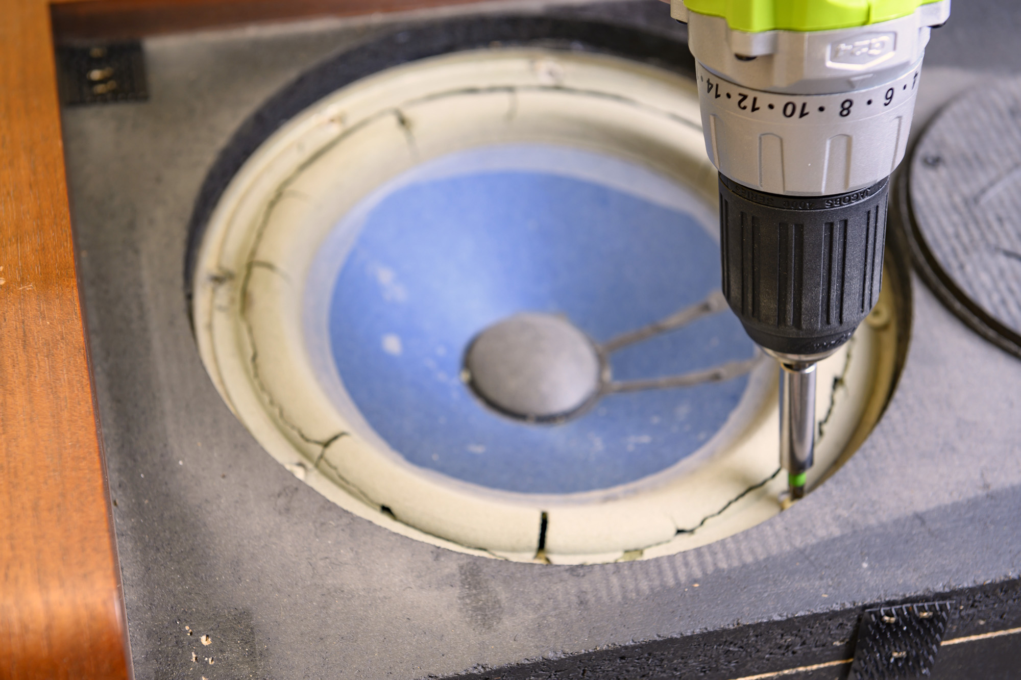 Lautsprecher ausbauen