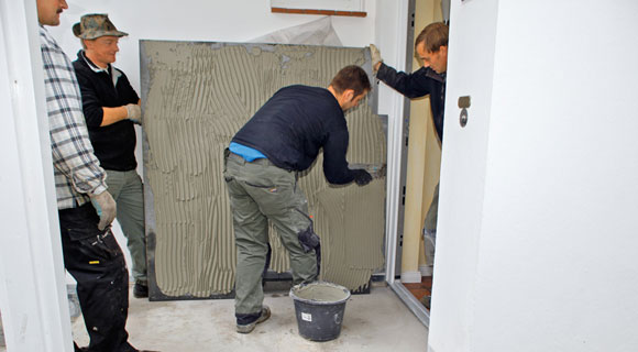 Klebemörtel auftragen