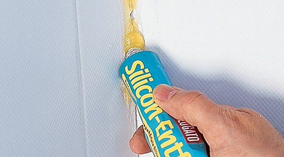 Silikonentferner auftragen